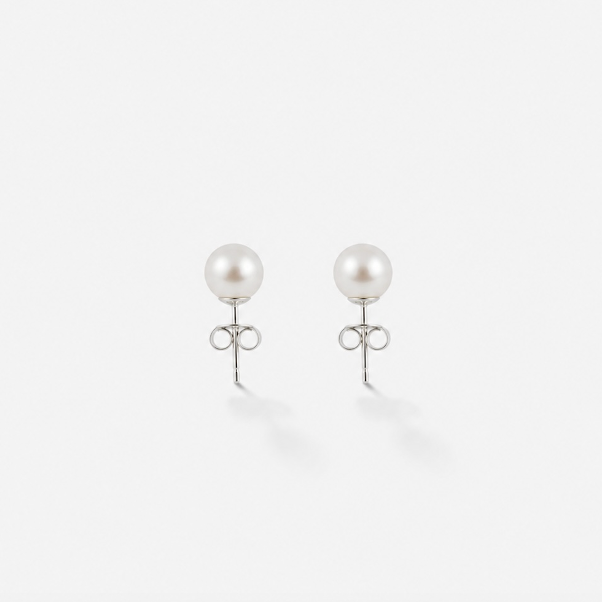 CLASSIC PEARL STUDS Silver