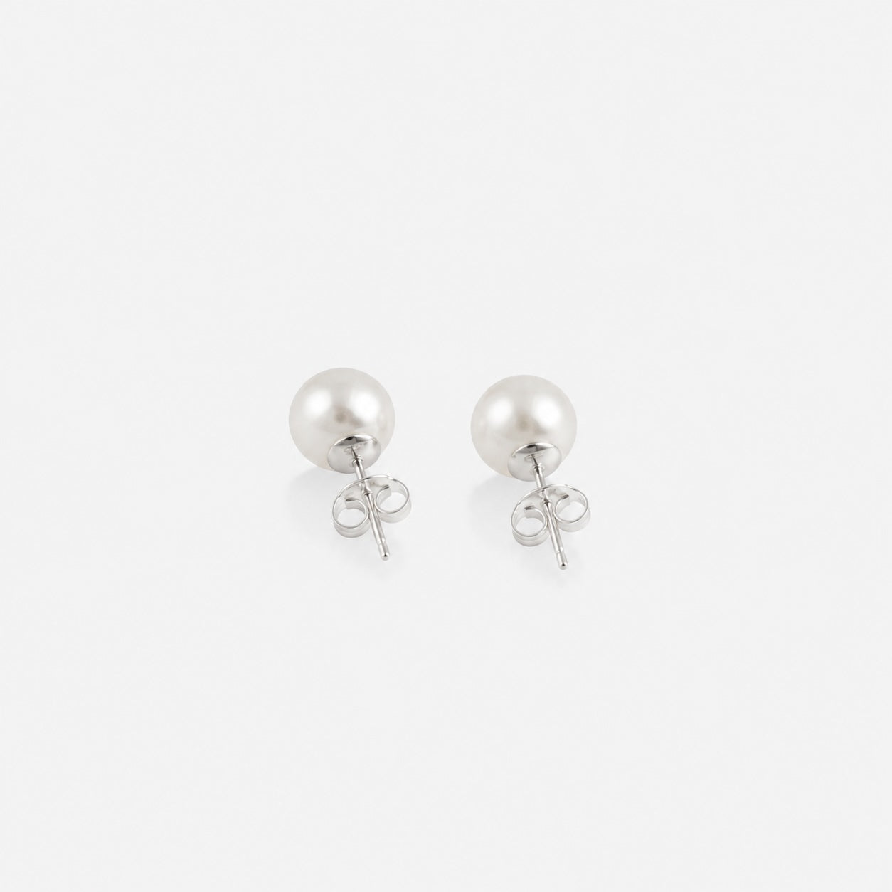 CLASSIC PEARL STUDS Silver
