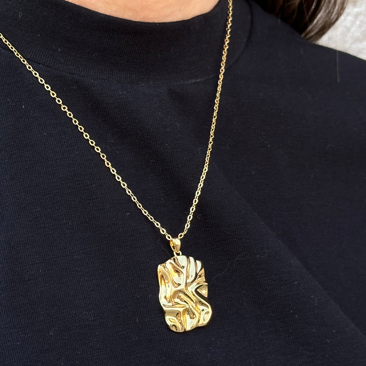 WAVY NECKLACE Gold