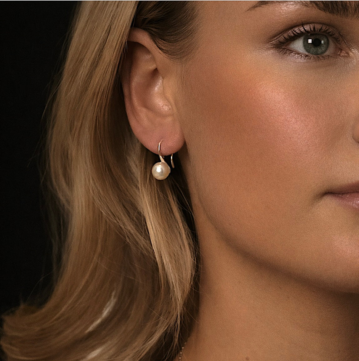 PEARL HOOK EARRINGS Silver